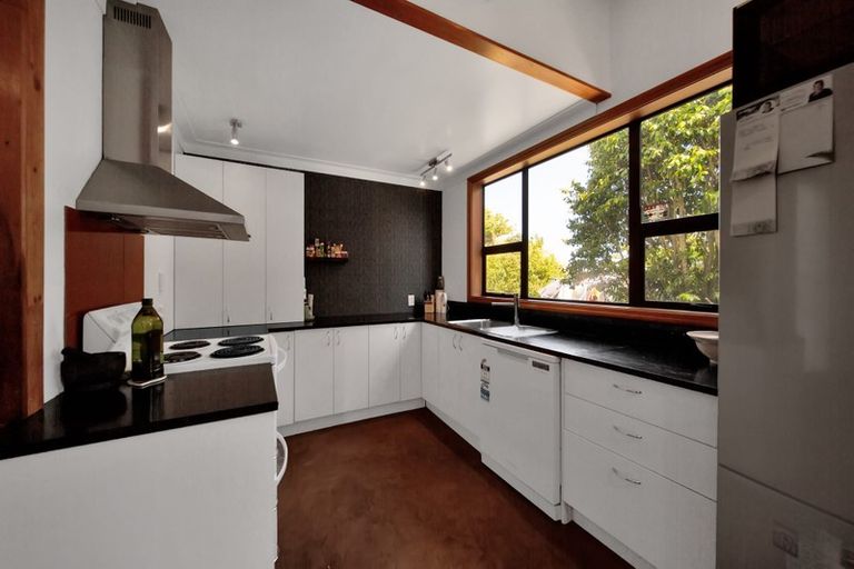 Photo of property in 16 Dixon Avenue, Hawera, 4610