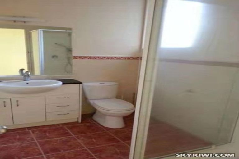 Photo of property in 2 Ballyward Close, East Tamaki, Auckland, 2013