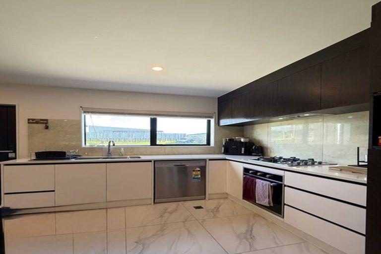 Photo of property in 28b Poruru Close, Papakura, 2110