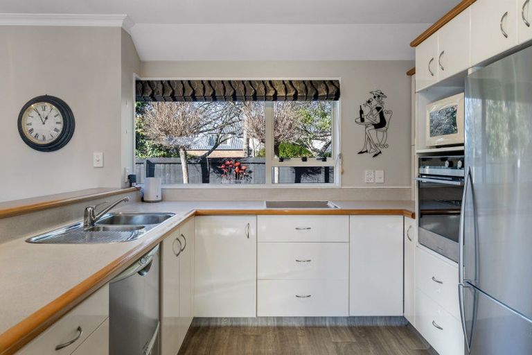 Photo of property in 2/281 Memorial Avenue, Burnside, Christchurch, 8053