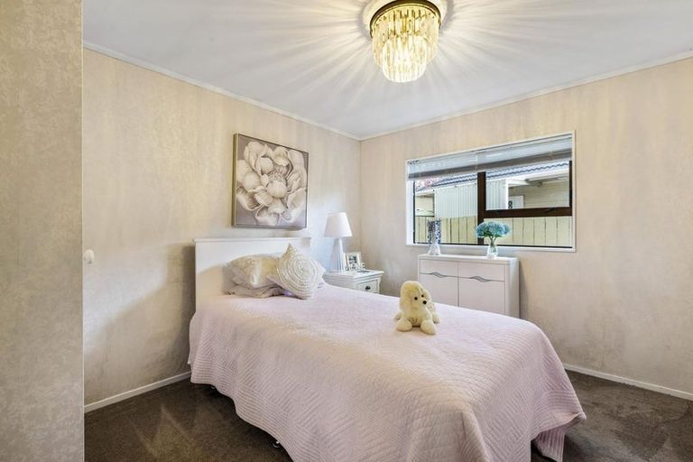 Photo of property in 1/1 Elcoat Avenue, Henderson, Auckland, 0612