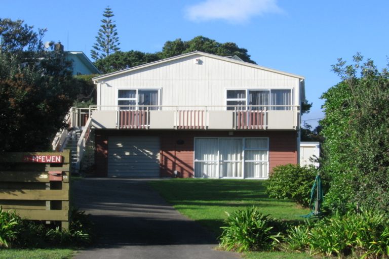 Photo of property in 32 Field Way, Waikanae Beach, Waikanae, 5036