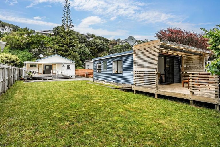 Photo of property in 27 Paremata Crescent, Paremata, Porirua, 5024