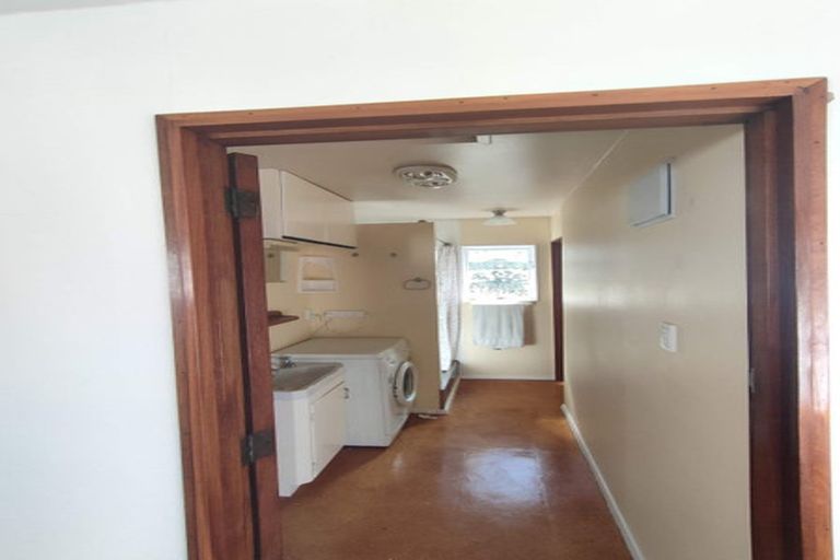 Photo of property in 21 Pendlebury Street, Green Bay, Auckland, 0604