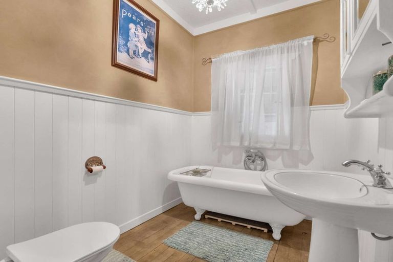 Photo of property in 190 Great South Road, Huntly, 3700