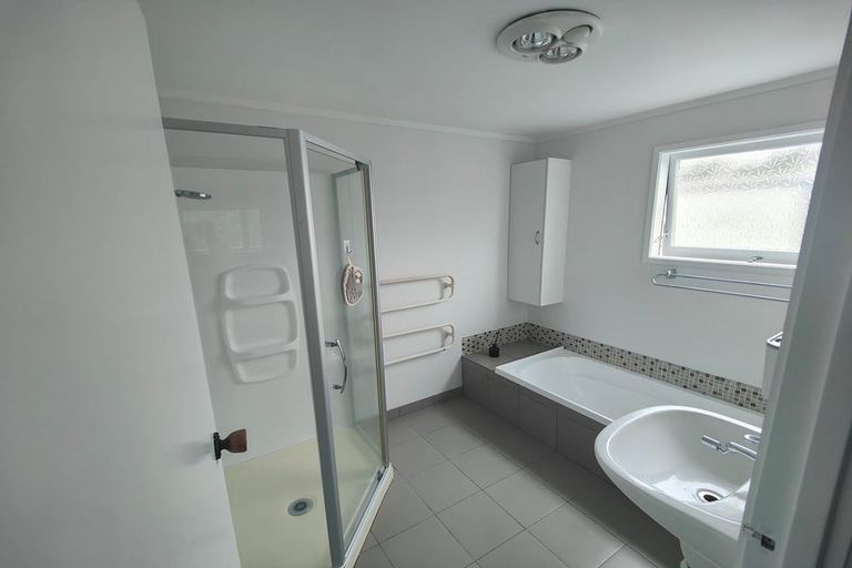 Photo of property in 247 Forrest Hill Road, Forrest Hill, Auckland, 0620