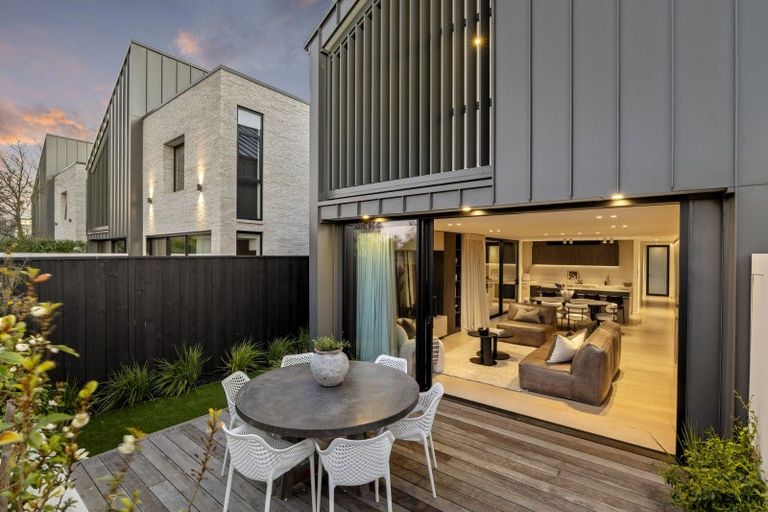 Photo of property in 32a Gracefield Avenue, Christchurch Central, Christchurch, 8013