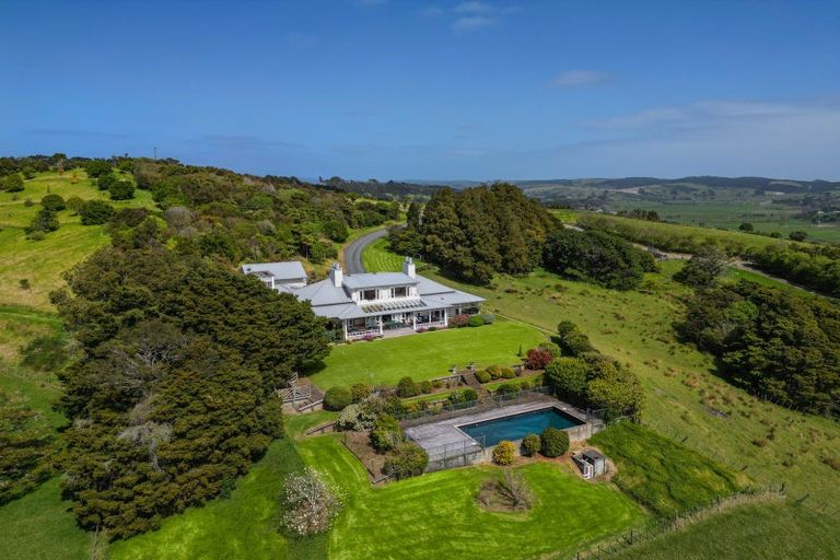Photo of property in 38 Kaipara View Road, Helensville, 0875