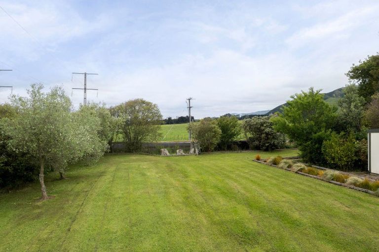 Photo of property in 70 Tokomaru Road East, Tokomaru, Palmerston North, 4474