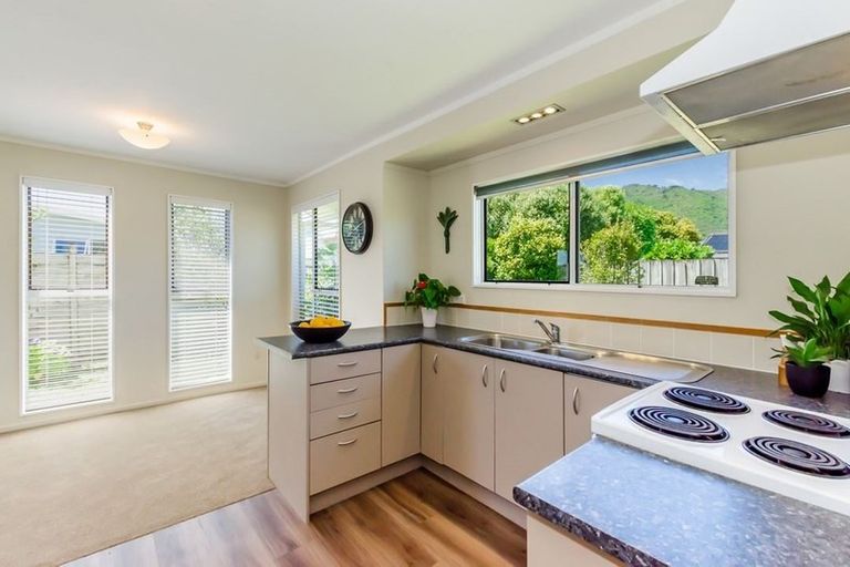 Photo of property in 2a Stuart Street, Waikanae, 5036