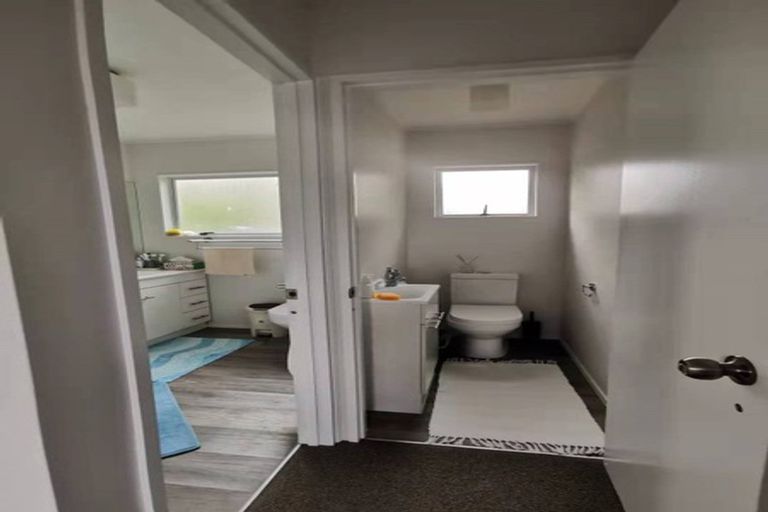 Photo of property in 2/14 Camilla Grove, Totara Vale, Auckland, 0629