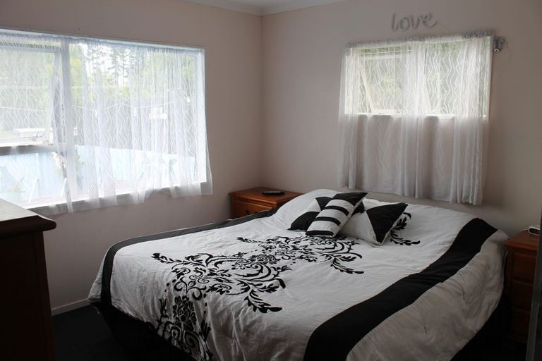Photo of property in 27 Hurndall Street East, Maungaturoto, 0520