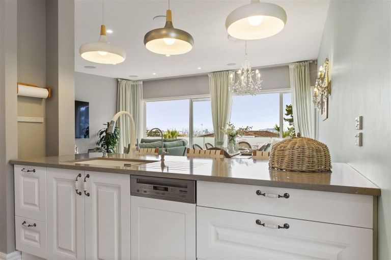 Photo of property in 50 Rawene Road, Birkenhead, Auckland, 0626