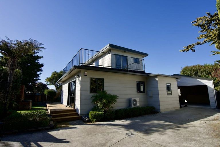 Photo of property in 14 Stirling Crescent, Hokowhitu, Palmerston North, 4410