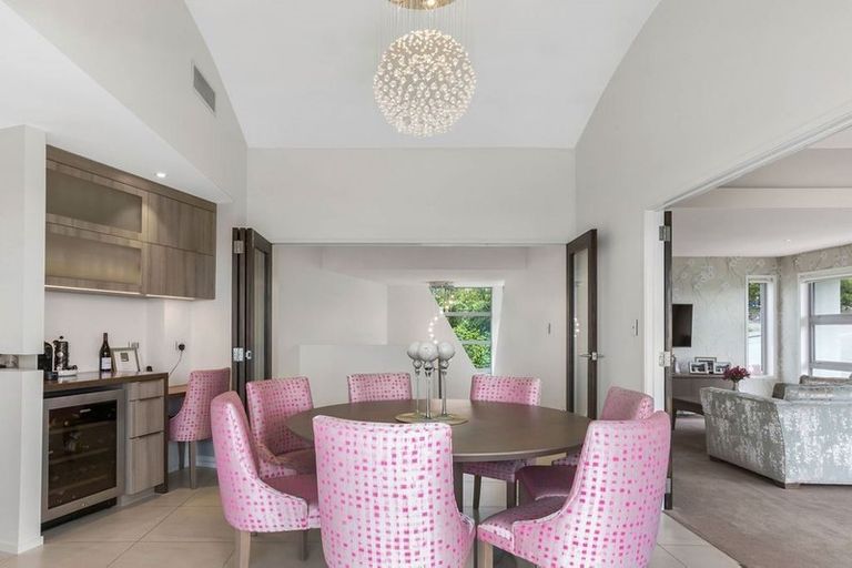 Photo of property in 32 Drayton Drive, Mount Pleasant, Christchurch, 8081