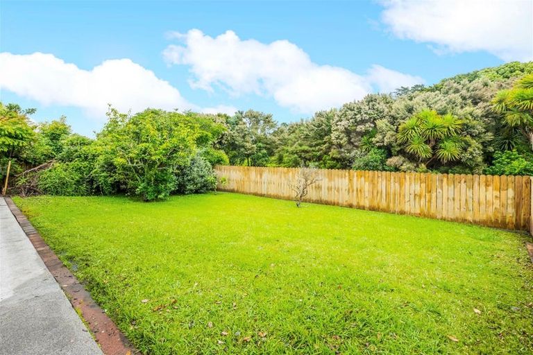 Photo of property in 35 Pinewood Grove, Botany Downs, Auckland, 2010