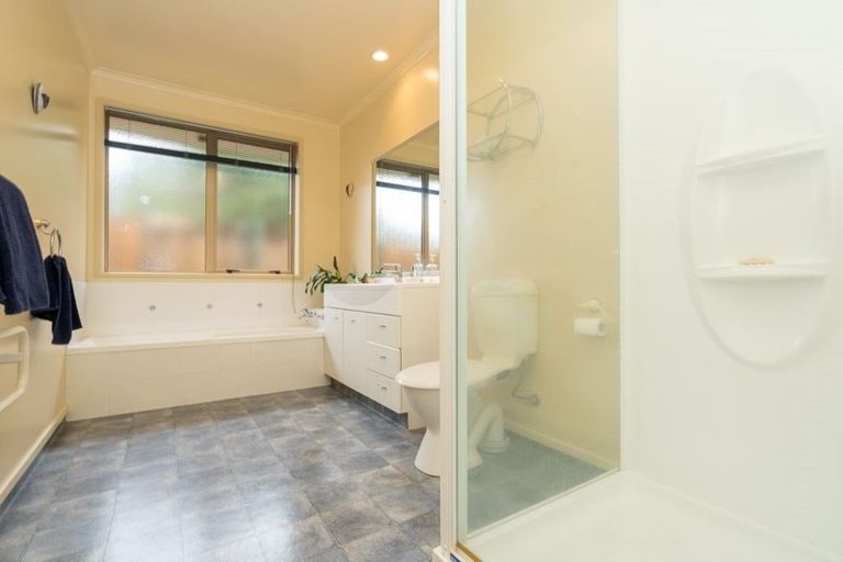 Photo of property in 24 Gardenia Close, Melville, Hamilton, 3206