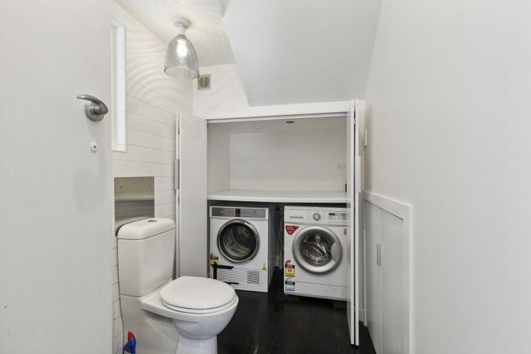 Photo of property in 11 Easdale Street, Kelburn, Wellington, 6012