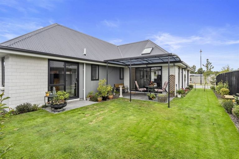 Photo of property in 10 Pembrook Close, Rangiora, 7400