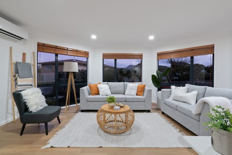 Photo of property in 12 Hocken Place, Mangere Bridge, Auckland, 2022