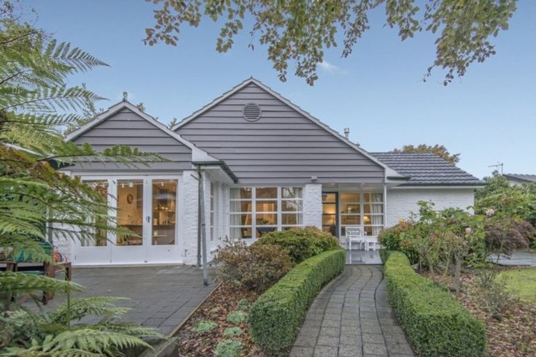 Photo of property in 8 Tuirau Place, Ilam, Christchurch, 8041