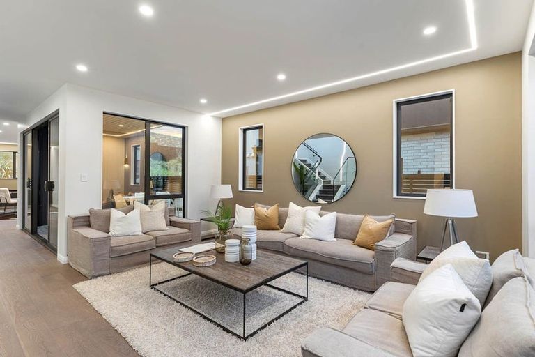 Photo of property in 8 Kumukumu Road, Long Bay, Auckland, 0630