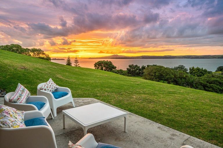 Photo of property in 155 Nick Johnstone Drive, Waiheke Island, 1971
