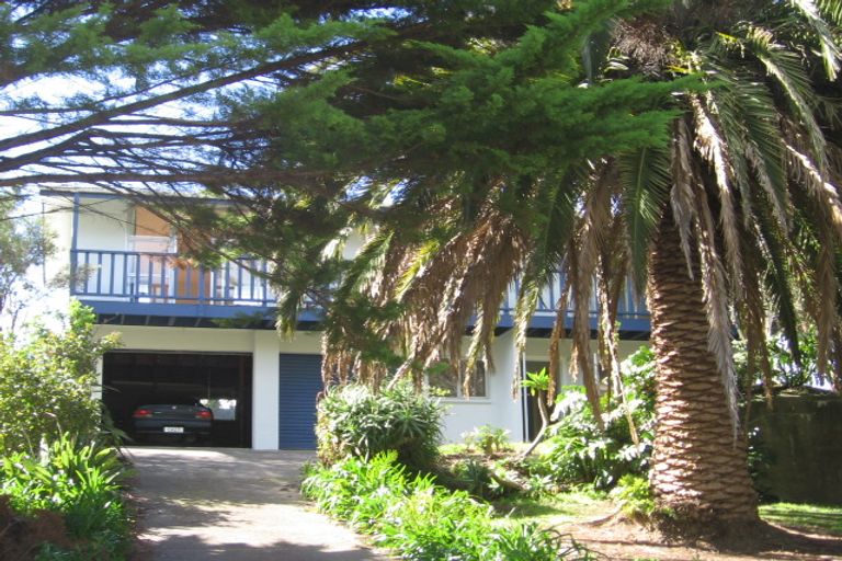 Photo of property in 24 Rewa Place, Russell, 0202