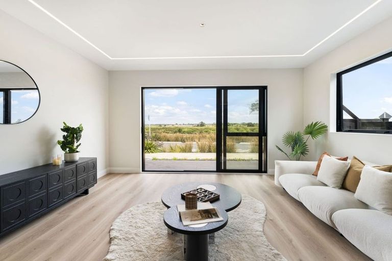 Photo of property in 51 Emerald Avenue, Rosehill, Papakura, 2113