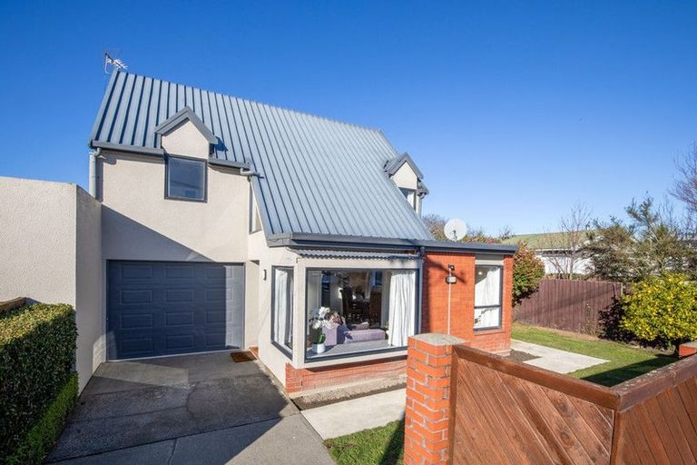 Photo of property in 2/10 Nortons Road, Avonhead, Christchurch, 8042