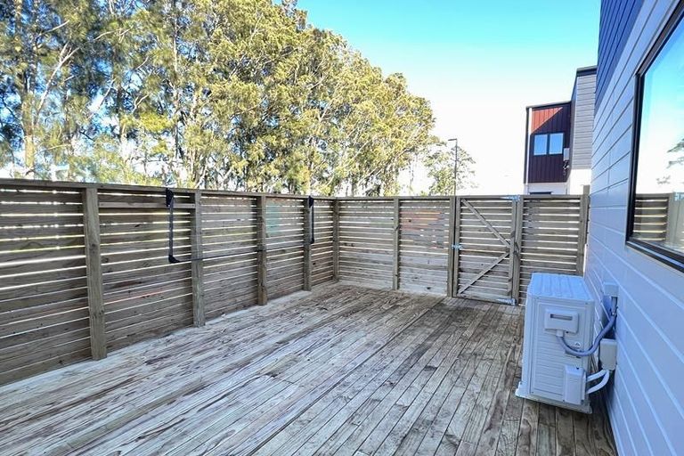 Photo of property in 1 Aramata Road, Papakura, 2110