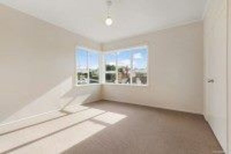 Photo of property in 21 Sheridan Drive, New Lynn, Auckland, 0600