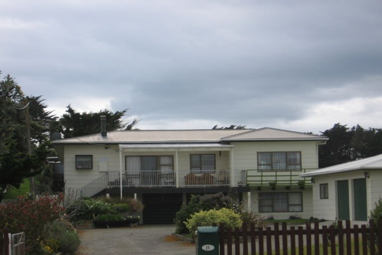 Photo of property in 25 Bond Street, Foxton Beach, Foxton, 4815