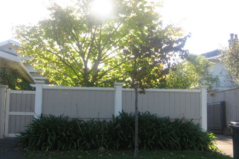 Photo of property in 2/39 Penrose Street, Woburn, Lower Hutt, 5010