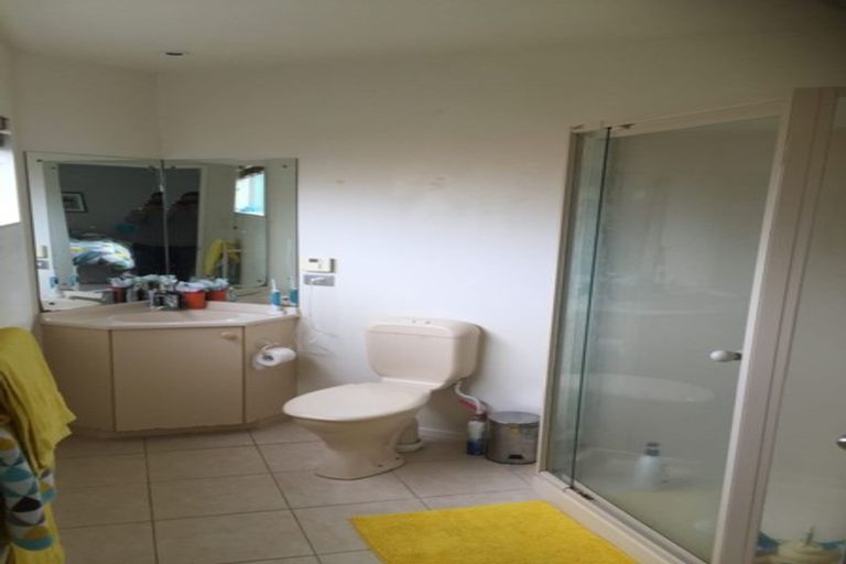 Photo of property in 19 Suncrest Drive, West Harbour, Auckland, 0618