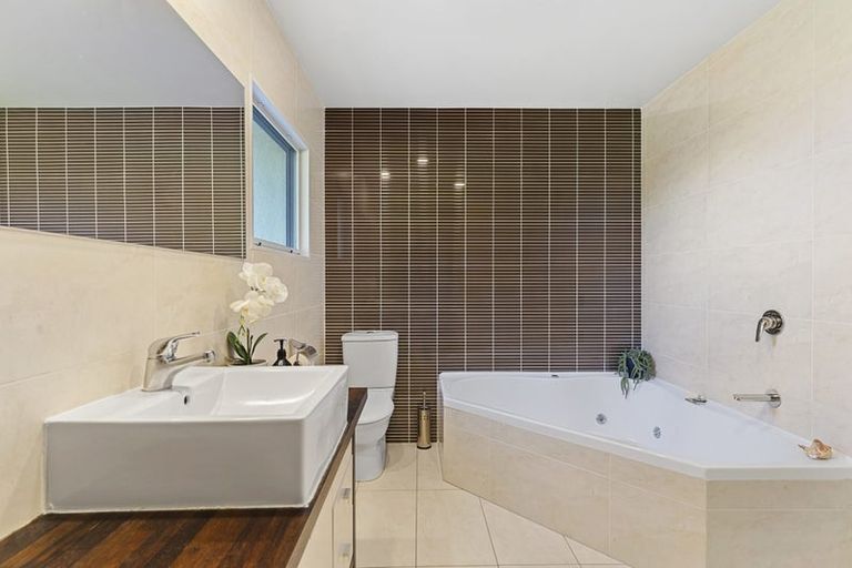 Photo of property in 86 Coachman Drive, Flat Bush, Auckland, 2016