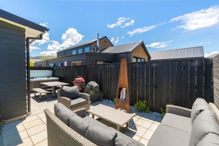 Photo of property in 17 Bale Road, Jacks Point, 9371