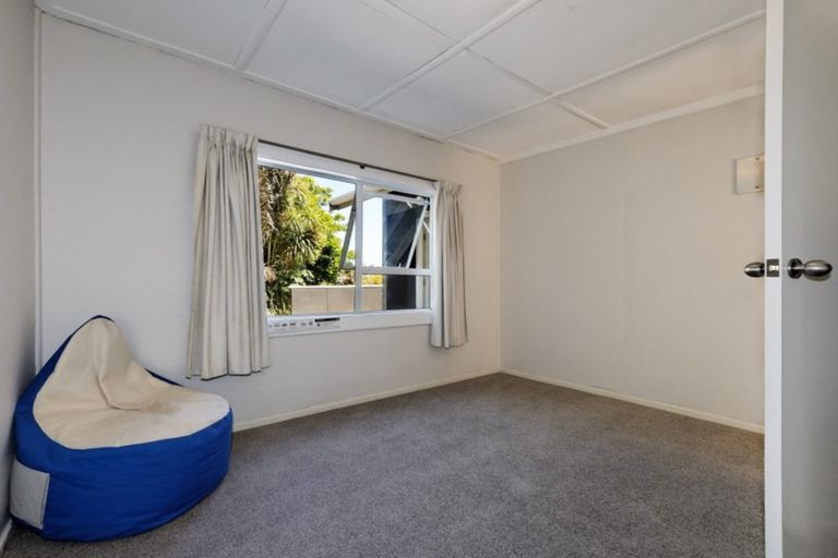 Photo of property in 98 Seaview Road, Piha, New Lynn, 0772