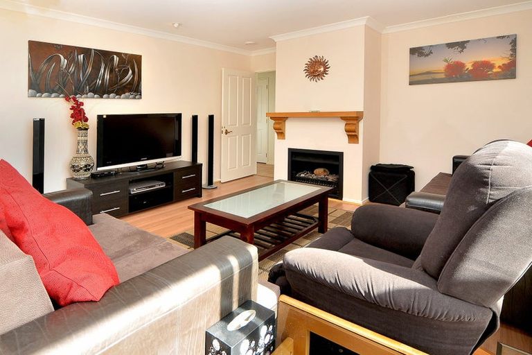 Photo of property in 32 Pitt Avenue, Clendon Park, Auckland, 2103