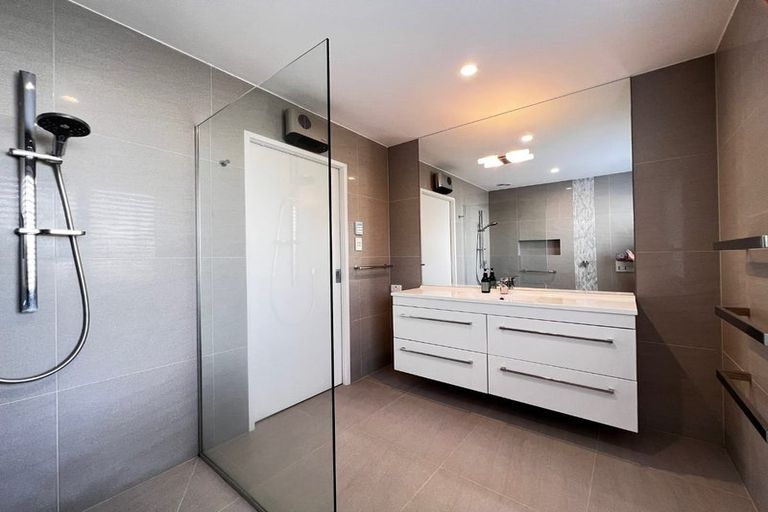 Photo of property in 1/17 Milford Road, Milford, Auckland, 0620