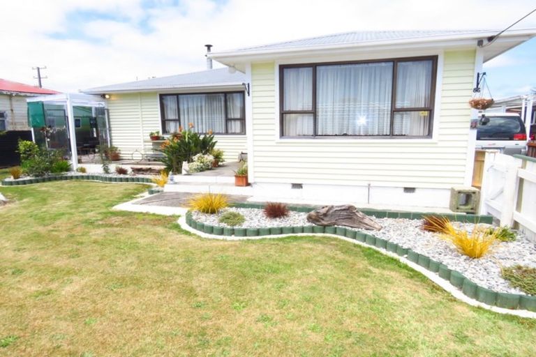 Photo of property in 86 Wakefield Street, Westport, 7825