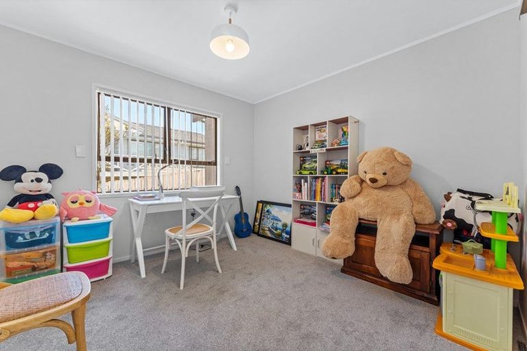 Photo of property in 87 Porritt Avenue, Chatswood, Auckland, 0626