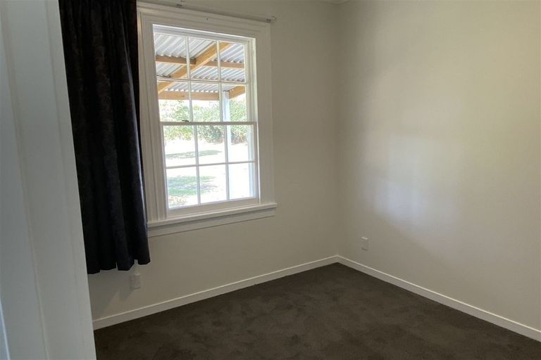 Photo of property in 554 Waitakere Road, Taupaki, Henderson, 0782