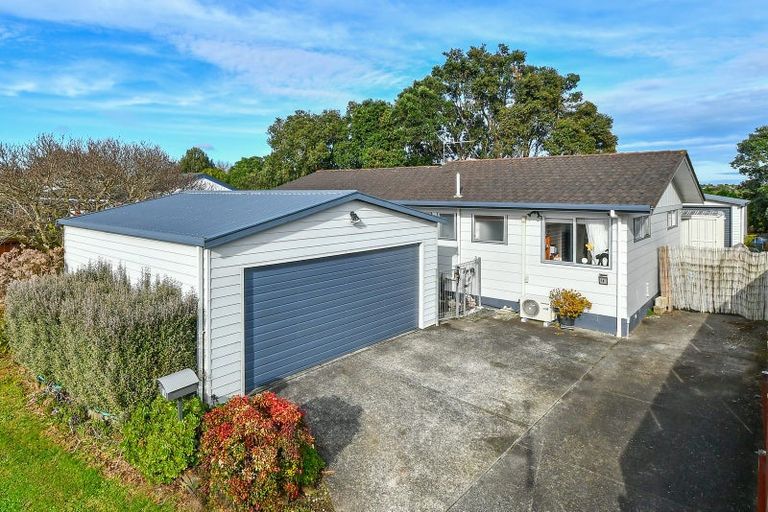 Photo of property in 14 Seaward Place, Wattle Downs, Auckland, 2103