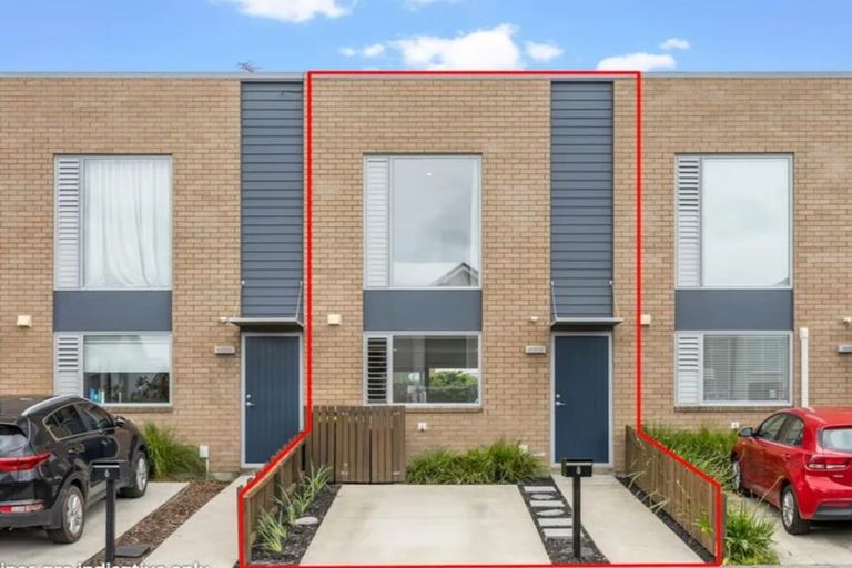 Photo of property in 8 Shelduck Way, Hobsonville, Auckland, 0616