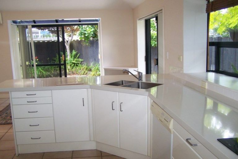 Photo of property in 42 Matterhorn Crescent, Northpark, Auckland, 2013