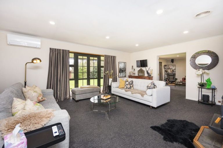 Photo of property in 320 Aokautere Drive, Aokautere, Palmerston North, 4471