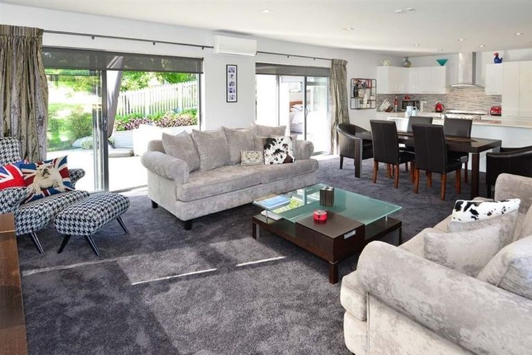 Photo of property in 33 Serene Place, Gulf Harbour, Whangaparaoa, 0930
