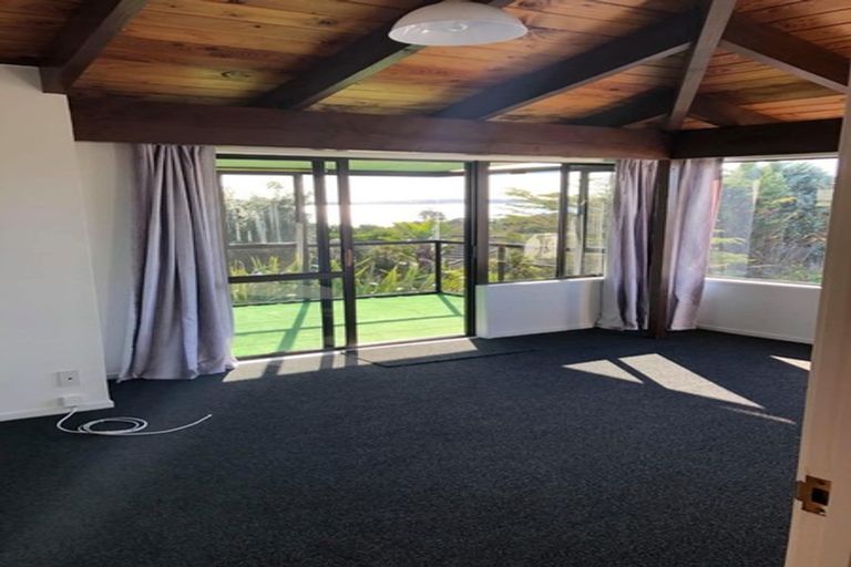Photo of property in 1/989 Beach Road, Torbay, Auckland, 0630