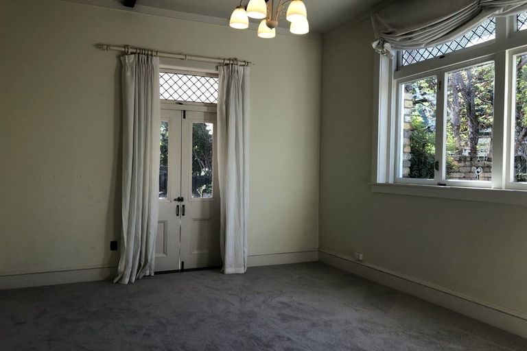 Photo of property in 15 Norwood Road, Bayswater, Auckland, 0622